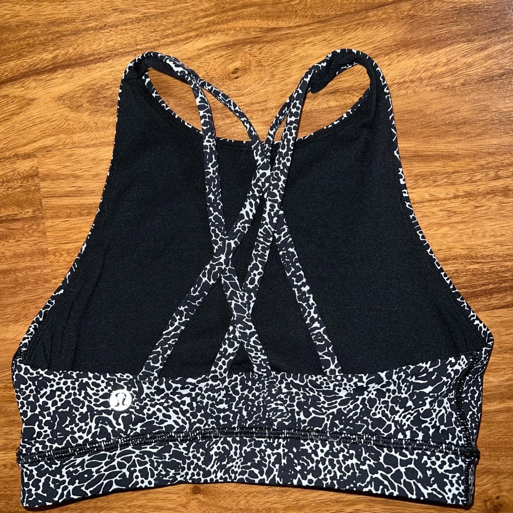 Lululemon Athletica Energy Bra Black and White Criss-Cross Sports Bra